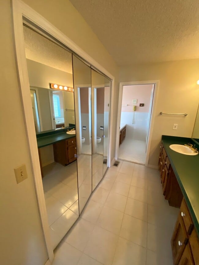 Building Photo - 2 Bed 2 Bath Home in Whites Creek. 20 minu...
