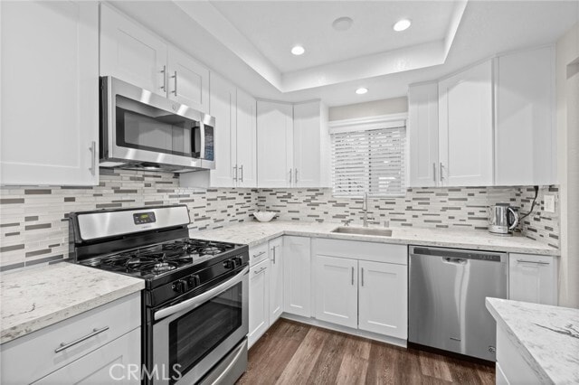 Building Photo - 545 E Cypress Ave