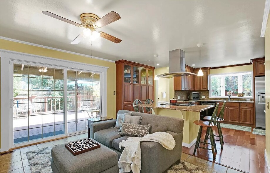 Building Photo - 405 Cunningham Way