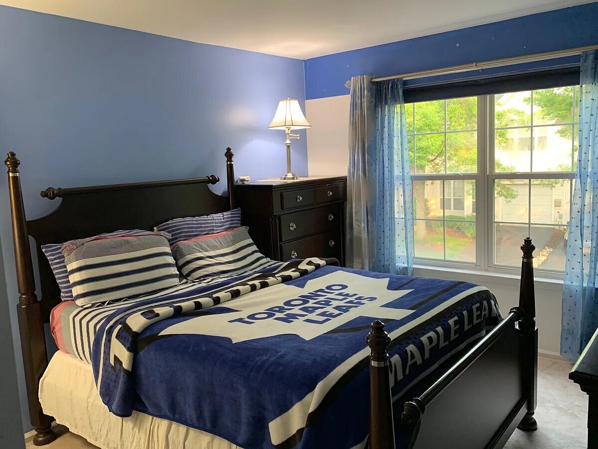 Building Photo - 304 Harvest Ln