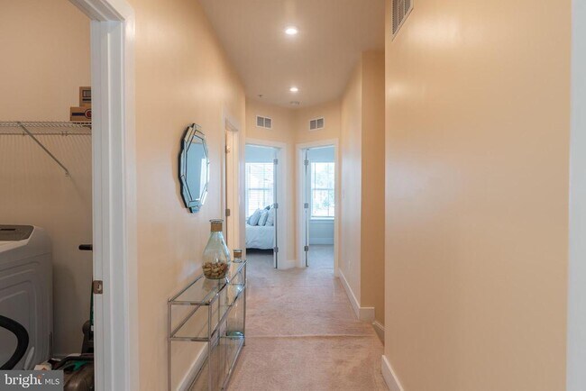 Building Photo - 1445 Honeylocust Dr
