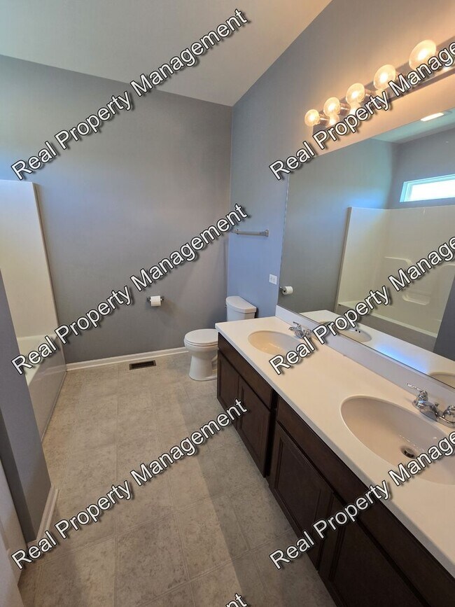 Building Photo - Four Bedroom Crown Point Beauty