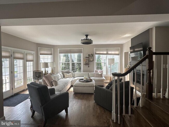 Building Photo - 306 Pure Spring Crescent