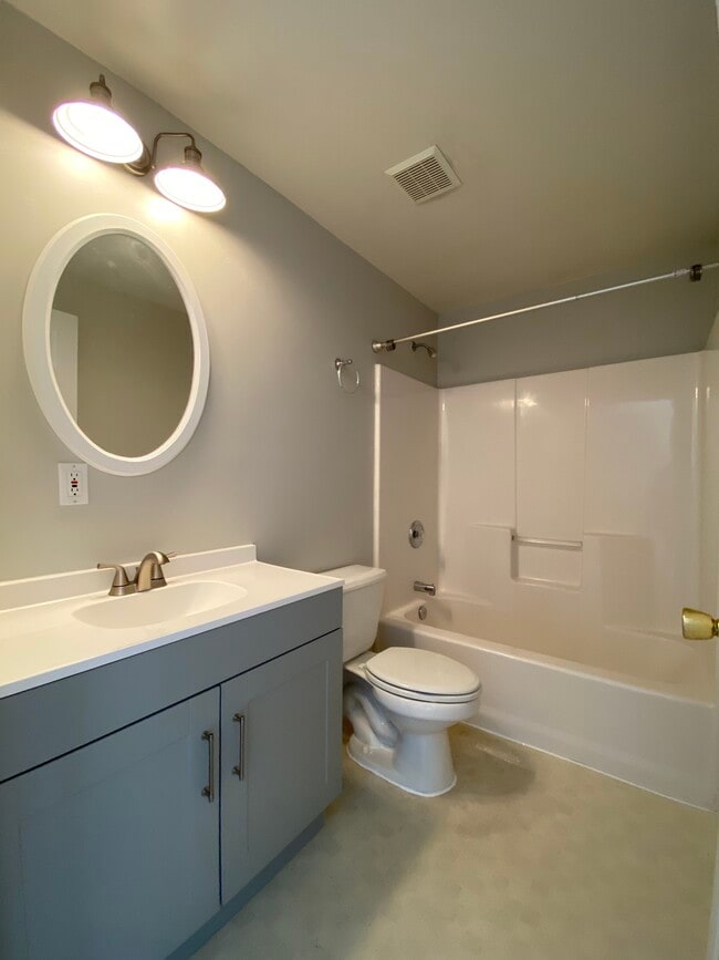Upgraded full bath - 13244 Scottish Hunt Ln