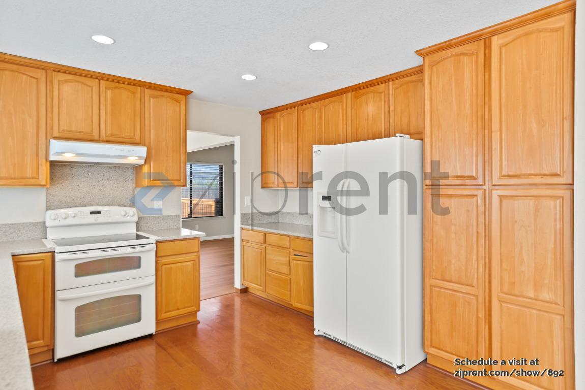 Building Photo - 3700 Hidden Springs Ct