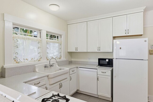 Building Photo - Cottage Style Home