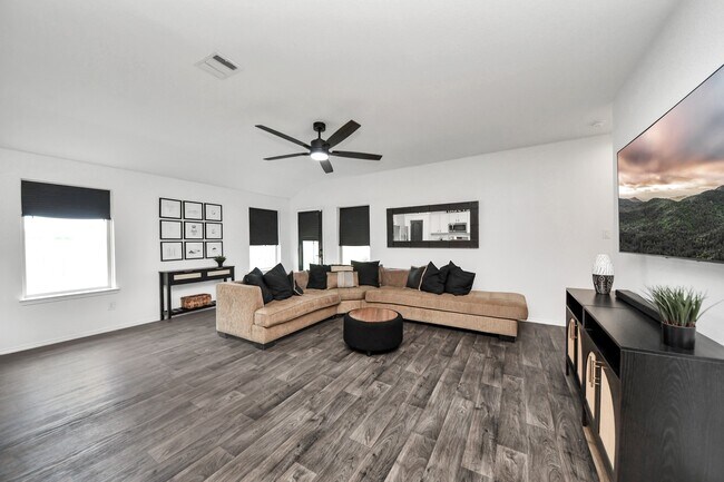 Building Photo - 22939 San Giorgio Ct