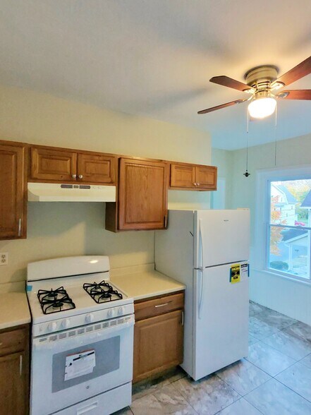 Building Photo - 142 Hillside Ave