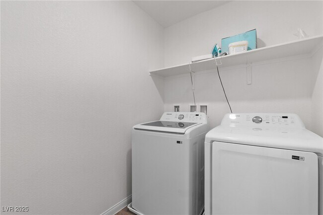 Building Photo - 7005 Magenta Moon St