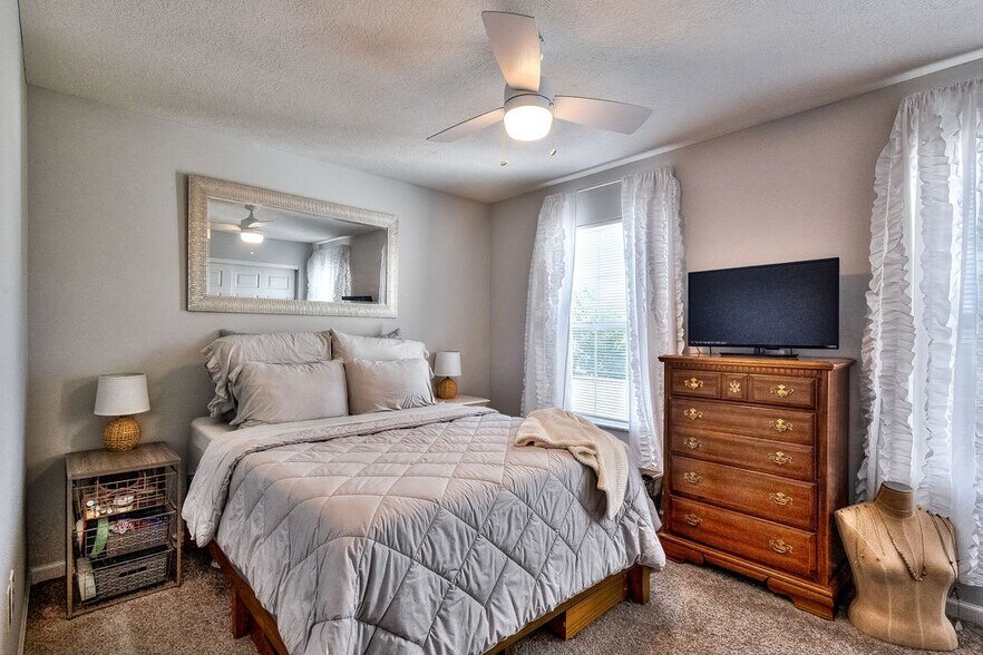 Building Photo - 7236 Colonial Affair Dr