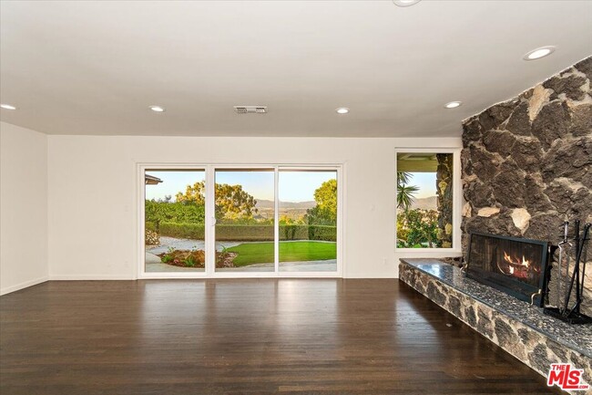 Building Photo - 15451 Longbow Dr