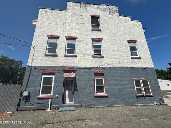 Building Photo - 663 2nd Ave
