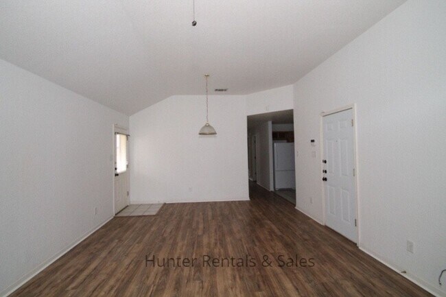 Building Photo - Thunder Creek Duplex