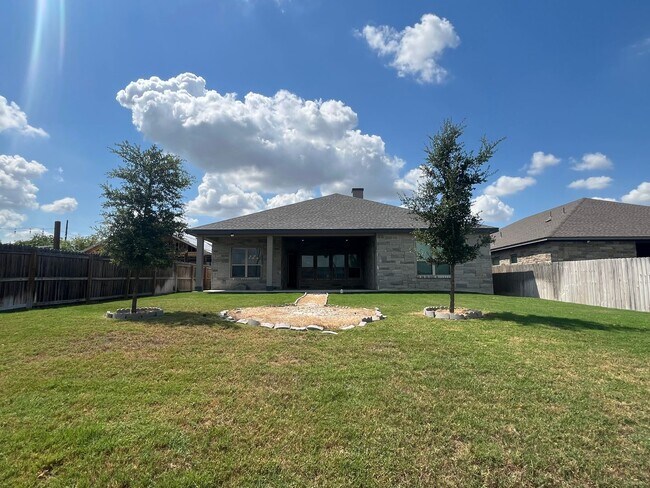 Building Photo - 4815 Viewcrest Rd