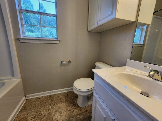 Building Photo - 366 Hickory Grove St