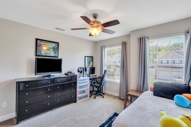 Building Photo - 203 Grandview Dr