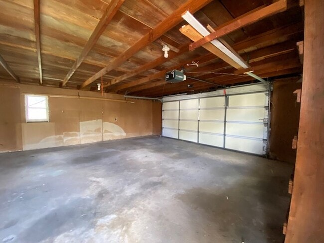 Building Photo - 3 Bed, 2 Bath Corner Lot in Tulsa!