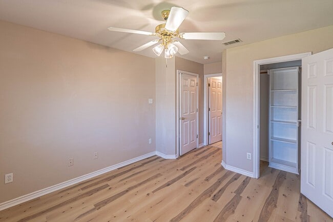 Building Photo - Available for January Move in! 3 Bedroom 3 Bathroom Duplex with Fenced Yard!