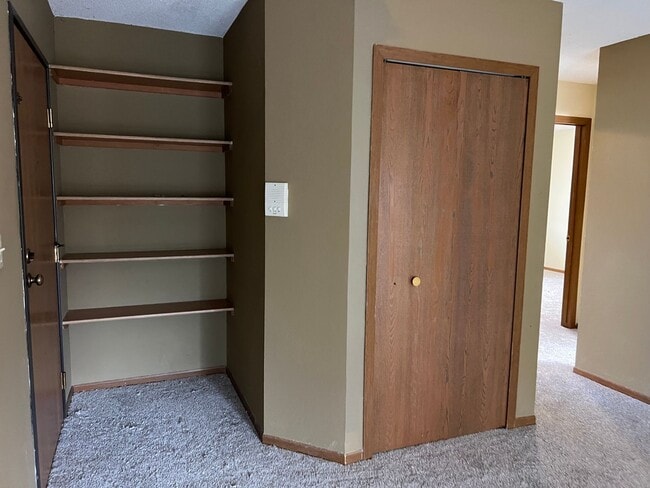 Building Photo - Tower Heights