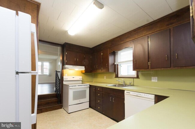 Building Photo - 431 Main St