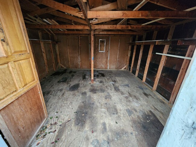 Building Photo - Spacious 3-Bedroom, 1-Bathroom Home AVAILABLE NOW!!