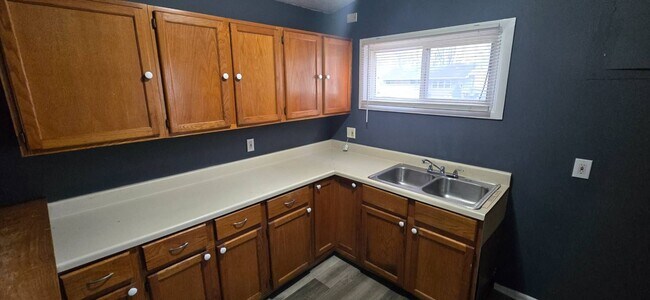 Building Photo - Charming 3-Bedroom Property in Prime Location ( SECTION 8 VOUCHER ACCEPTED )