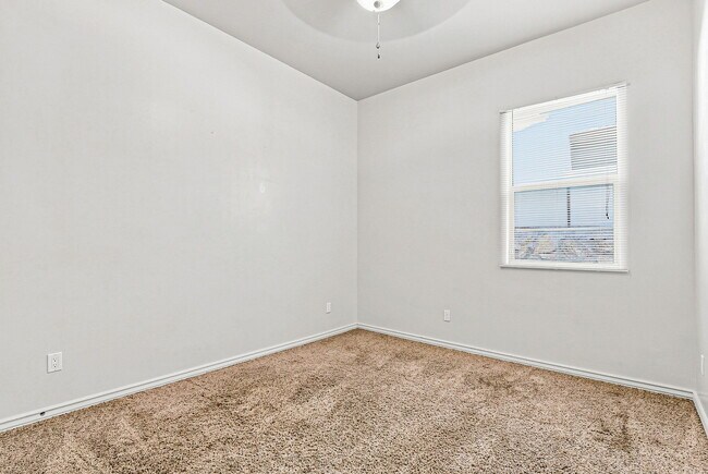 Building Photo - 3203 Red Orchard Dr