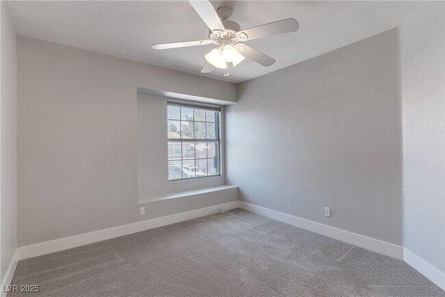 Building Photo - 20 Fantasia Ln