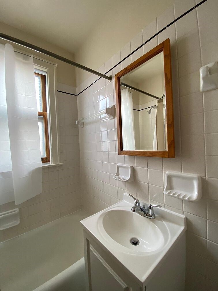 Building Photo - 2941 N Lockwood Ave