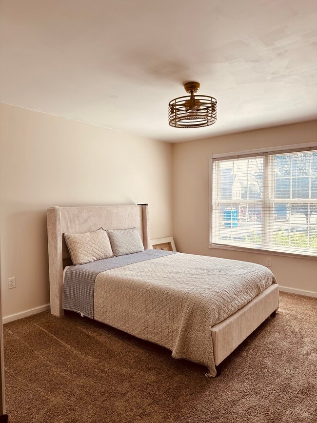 Building Photo - 174 Victoria Ln