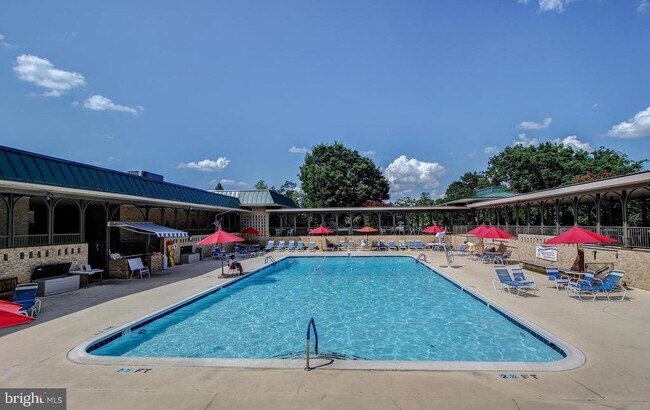 Building Photo - 3215 S Leisure World Blvd