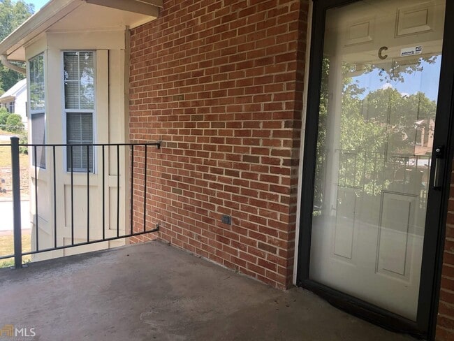 Building Photo - 401 Forrest Ave