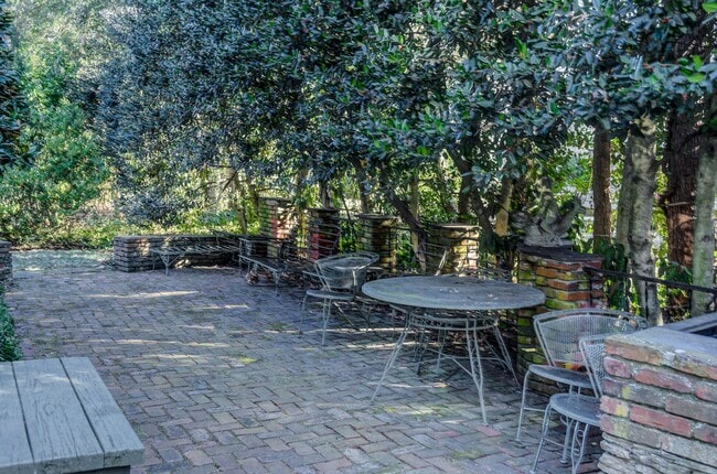 Building Photo - 148 Heritage Rd