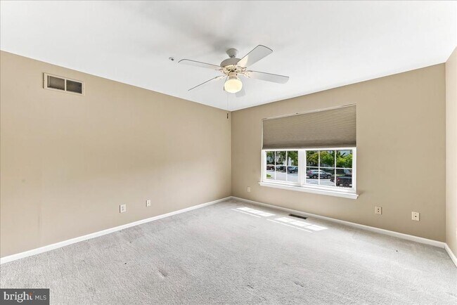 Building Photo - 347 Huntington Ct