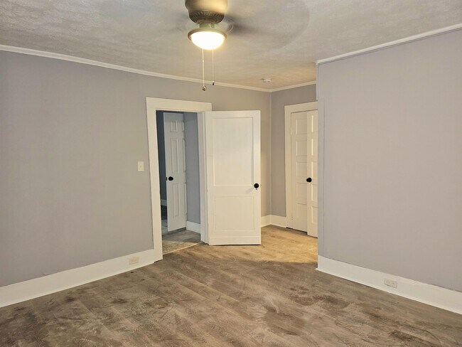 Building Photo - 2334 Garden Dr