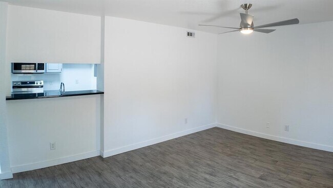 Building Photo - 14411 N Pennsylvania Ave