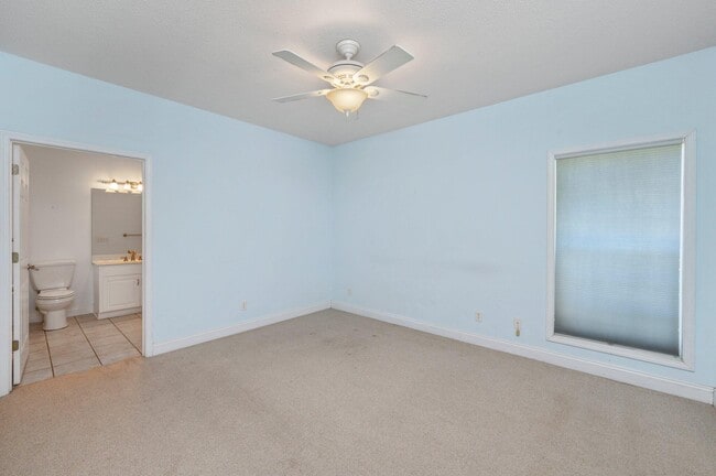 Building Photo - 322 Crescent Dr