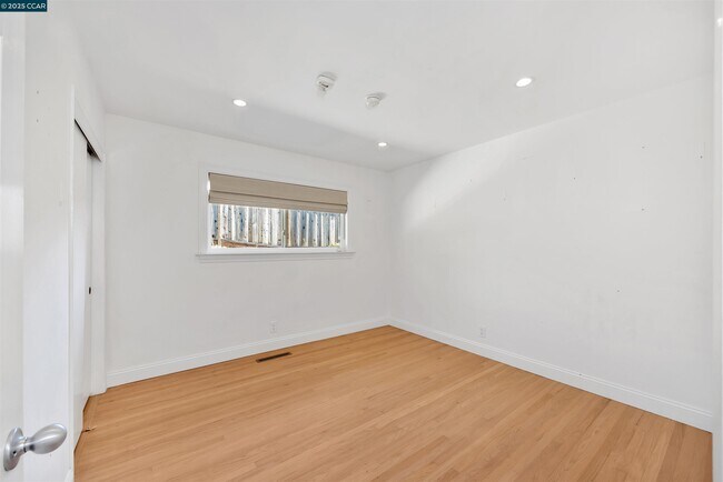 Building Photo - 3142 Windsor Ct