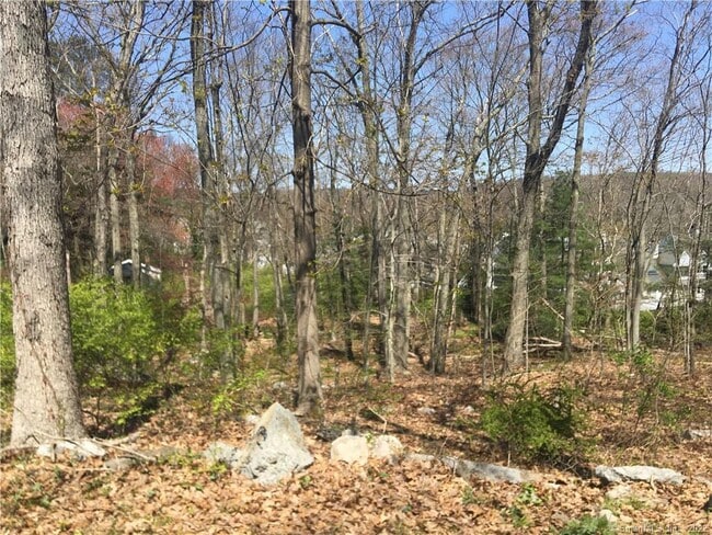 Building Photo - 22 Horseshoe Rd