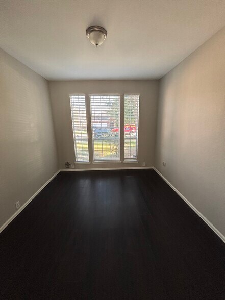 Building Photo - 2756 Thorncreek Ln