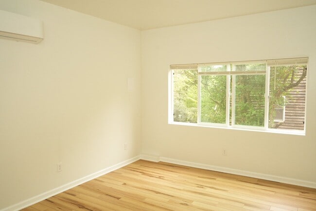 Building Photo - 4 Rockbrook Dr