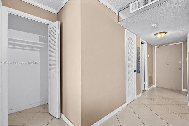 Building Photo - 18081 Biscayne Blvd