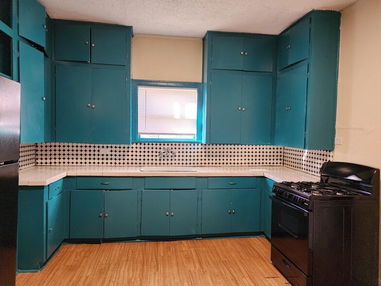 Building Photo - 112 W North Loop Blvd