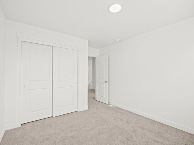 Building Photo - Beautiful 3-bedroom, 2.5-bath townhome