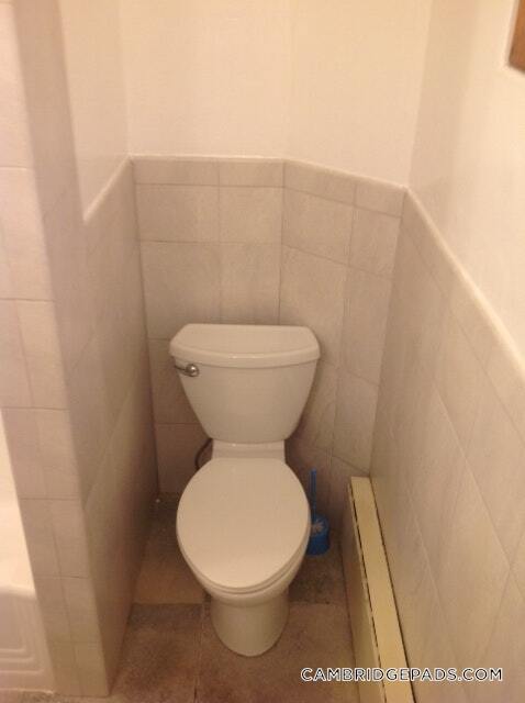 Building Photo - 26 Dover St