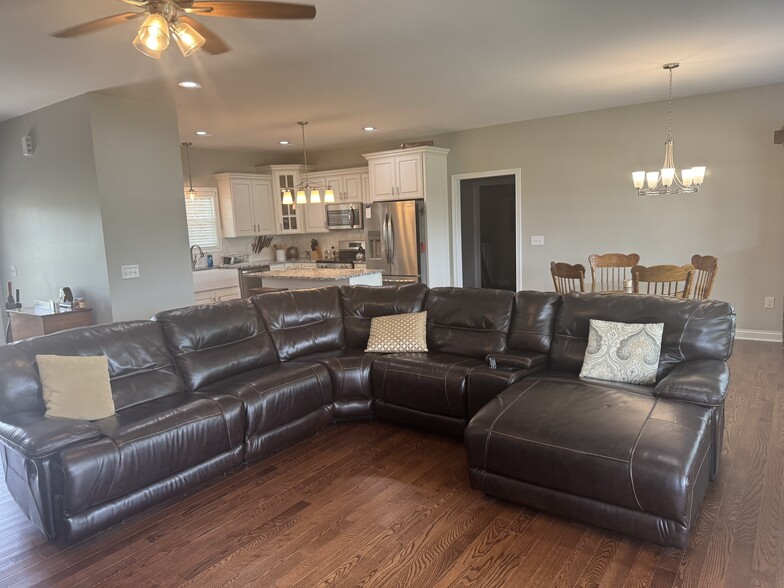 Open area concept - 146 Sande Ridge Ln