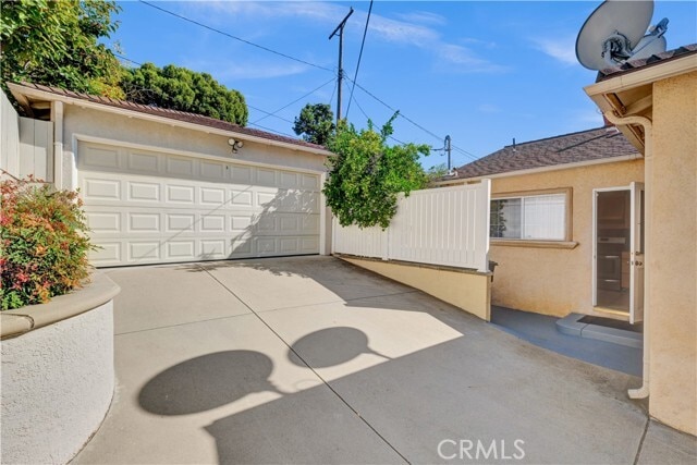 Building Photo - 3331 Paraiso Way