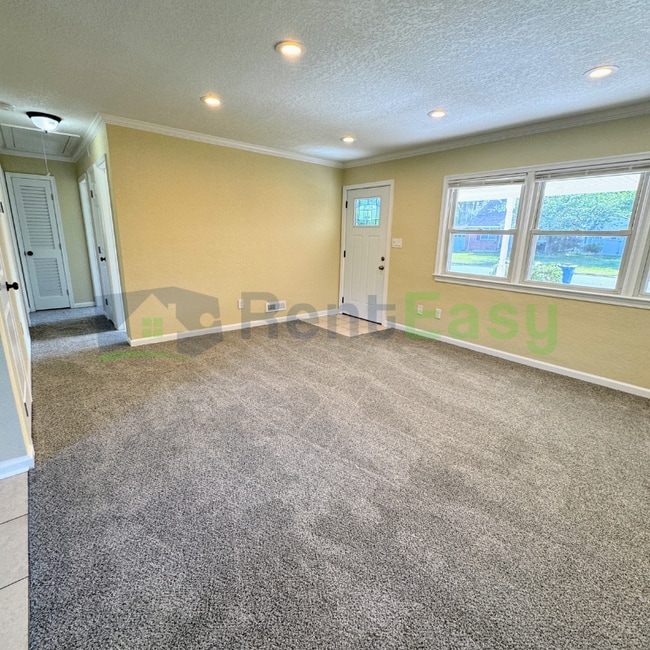 Building Photo - 949 Redwood Cir