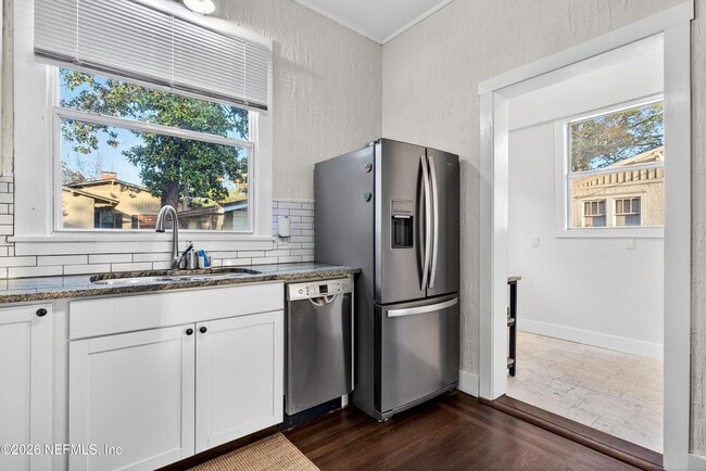 Building Photo - 1903 Dewey Pl