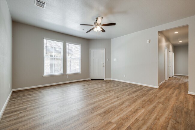 Building Photo - 107 Pk Pl Cir